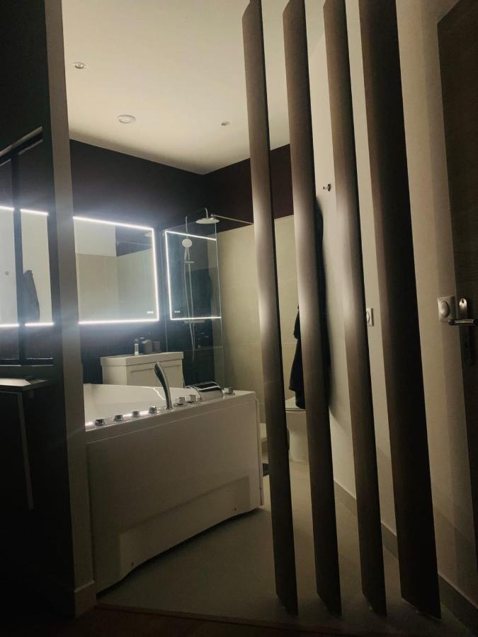 Sweet Love Room - Jacuzzi Privatif Монтрёй Экстерьер фото